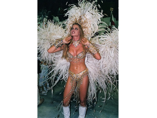 Antes de se casar com o goleiro Júlio César e ir morar na Europa, Susana Werner foi rainha de bateria da escola em 2000. Na ocasião, a atriz e modelo ameaçou não entrar na avenida por conta do biquíni fio dental de sua fantasia.<br> Antes de se casar com o goleiro Júlio César e ir morar na Europa, Susana Werner foi rainha de bateria da escola em 2000. Na ocasião, a atriz e modelo ameaçou não entrar na avenida por conta do biquíni fio dental de sua fantasia.<br>