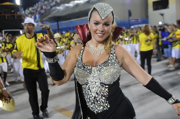 No quesito rainha de bateria, a São Clemente é uma das escolas que tem mais tradição. Bruna Almeida está há 14 anos no cargo, que começou a ocupar aos 15 anos de idade. Ela é a rainha de bateria que há mais tempo está à frente dos ritmistas de uma escola<br>