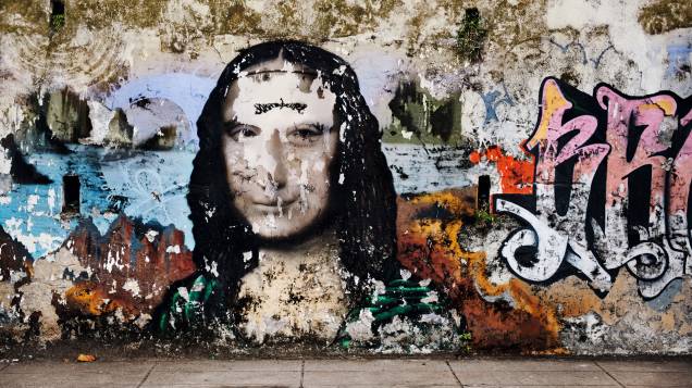 Muro com grafite de Monalisa também compõe o trabalho<br>