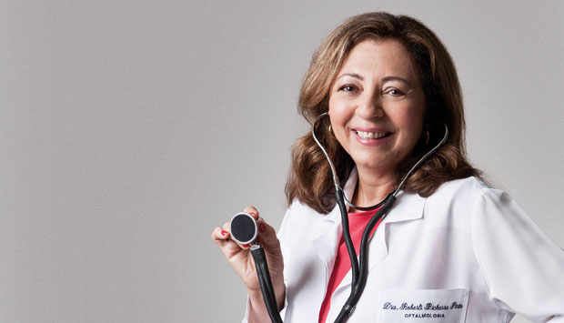 Oftalmologista de formação, Roberli Bicharra Pinto assumiu o desafio de reverter o sucateamento de um dos principais centros médicos da cidade, o Hospital da Lagoa. Numa sala que evoca o fundo do mar, projetado pelo renomado cenógrafo Gringo Cardia, funci<br> Oftalmologista de formação, Roberli Bicharra Pinto assumiu o desafio de reverter o sucateamento de um dos principais centros médicos da cidade, o Hospital da Lagoa. Numa sala que evoca o fundo do mar, projetado pelo renomado cenógrafo Gringo Cardia, funci<br>