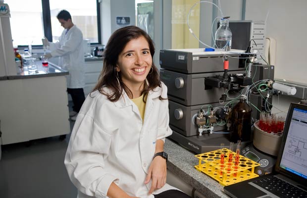 Workaholic assumida, pesquisadora carioca Leda dos Reis Castilho esteve à frente do projeto que pôs o Brasil na lista dos produtores de biofármacos (medicamentos à base de células animais usados no tratamento de hemofilia, câncer e aids). Formada em engen<br> Workaholic assumida, pesquisadora carioca Leda dos Reis Castilho esteve à frente do projeto que pôs o Brasil na lista dos produtores de biofármacos (medicamentos à base de células animais usados no tratamento de hemofilia, câncer e aids). Formada em engen<br>