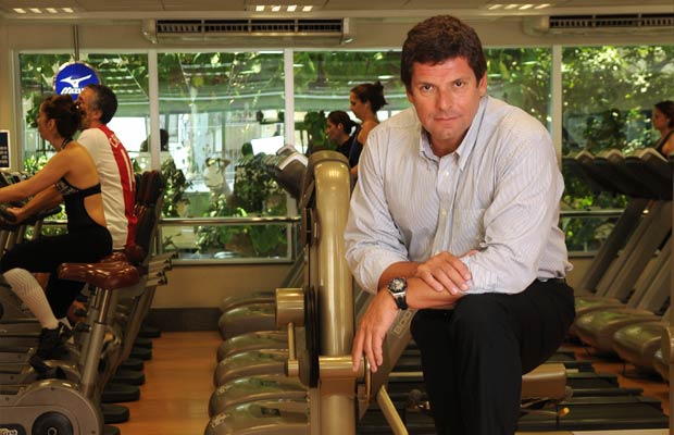 Depois de fazer fortuna com telemarketing, restaurantes e casas noturnas, o empresário Alexandre Accioly iniciou em 2008 o desafio de criar a maior rede de academias de ginástica do país. Então A!Bodytech, o negócio encerrou o ano com vinte estabeleciment<br>