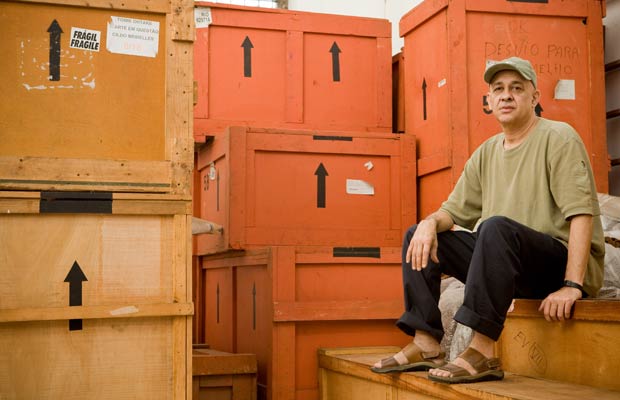 No mesmo ano em que completou 60 anos, Cildo Meireles teve um reconhecimento ímpar de seu trabalho: foi premiado pelo rei Juan Carlos I, da Espanha, e na bienal do New Museum of Contemporary Art de Nova York. O artista plástico ganhou ainda uma retrospect<br> No mesmo ano em que completou 60 anos, Cildo Meireles teve um reconhecimento ímpar de seu trabalho: foi premiado pelo rei Juan Carlos I, da Espanha, e na bienal do New Museum of Contemporary Art de Nova York. O artista plástico ganhou ainda uma retrospect<br>