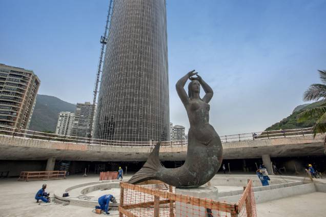 2) Hotel Nacional: Fechado há vinte anos, o prédio projetado por Oscar Niemeyer e inaugurado em 1972 será um hotel administrado pela rede Meliá. Com investimento previsto de 400 milhões de reais, oferecerá 417 apartamentos e um novo centro de convenções. › Junho de 2016 2) Hotel Nacional: Fechado há vinte anos, o prédio projetado por Oscar Niemeyer e inaugurado em 1972 será um hotel administrado pela rede Meliá. Com investimento previsto de 400 milhões de reais, oferecerá 417 apartamentos e um novo centro de convenções. › Junho de 2016