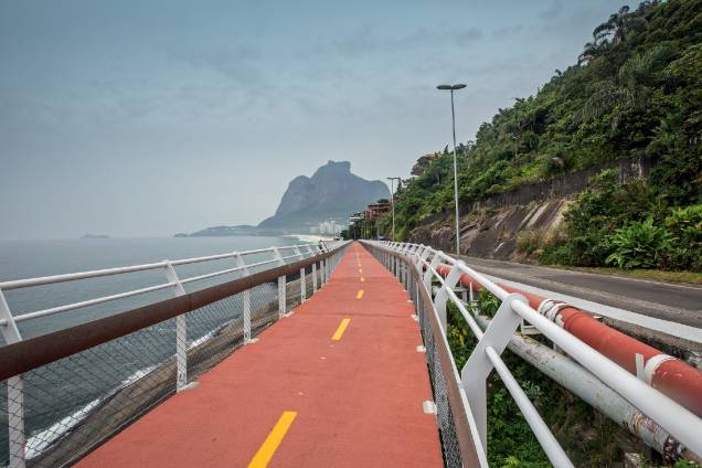 4) Ciclovia Niemeyer: Com 3 900 metros de extensão e 2,5 metros de largura, a pista à beira-mar irá do Mirante do Leblon até o Hotel Nacional e terá também trechos compartilhados com pedestres. › Janeiro de 2016