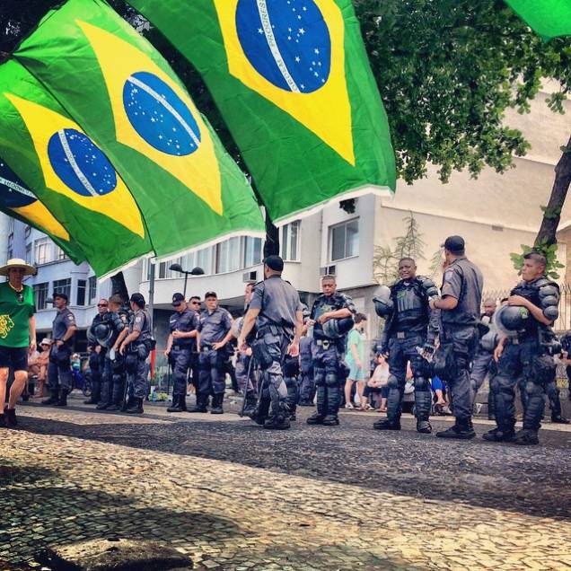 Leitores postaram as fotos da manifestação no Instagram com a #vejario