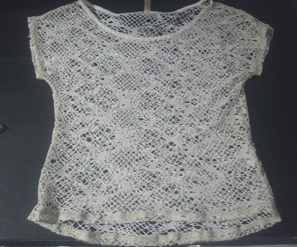 Blusa vazada. R$ 49,99.<br>