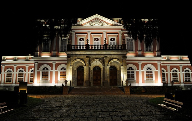 Localizado no Centro de Petrópolis, o palacete do século XIX é hoje um dos mais importantes do país por guardar documentos e relíquias de nossa história<br>