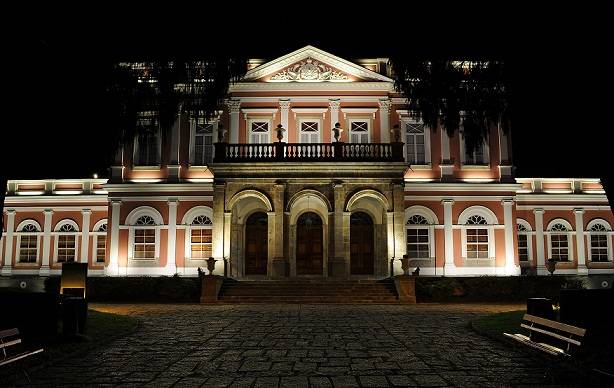 Localizado no Centro de Petr&oacute;polis, o palacete do s&eacute;culo XIX &eacute; hoje um dos mais importantes do pa&iacute;s por guardar documentos e rel&iacute;quias de nossa hist&oacute;ria<br>