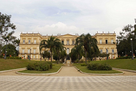 No famoso jardim em frente ao palacete foram plantadas 2050 mudas<br>