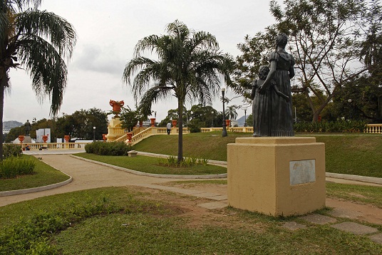 Também foram restaurados postes, monumentos e vasos ornamentais<br>