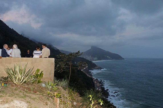 Suspenso sobre o Elevado do Joá, oferece visão do bairro de São Conrado<br> Suspenso sobre o Elevado do Joá, oferece visão do bairro de São Conrado<br>