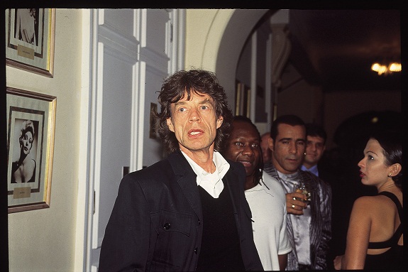 Três anos depois, eles voltaram com a turnê One Plus One. Na foto, Jagger aparece no Hotel Copacabana Palace mais uma vez<br>