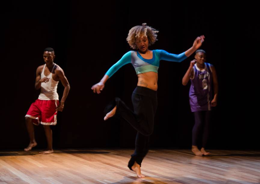 Suave: espetáculo é inspirado pelo passinho, dança urbana que surgiu do funk carioca