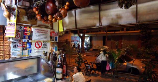 O bar Adega da Velha, em Botafogo, abriu na década de 1960.
