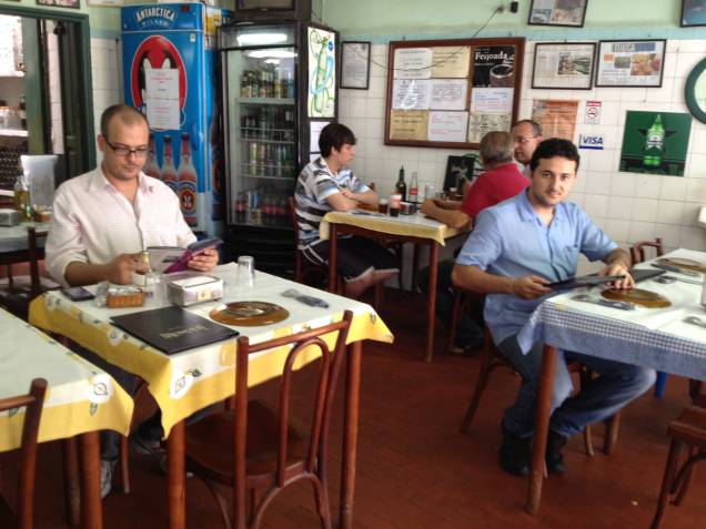 O bar da Dona Maria está aberto desde 1950, na Tijuca.