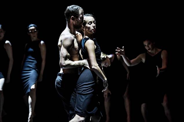 A companhia sueca Cullberg Ballet apresenta 11th Floor, peça inspirada no jazz e nos filmes <em>noir</em> da década de 1950