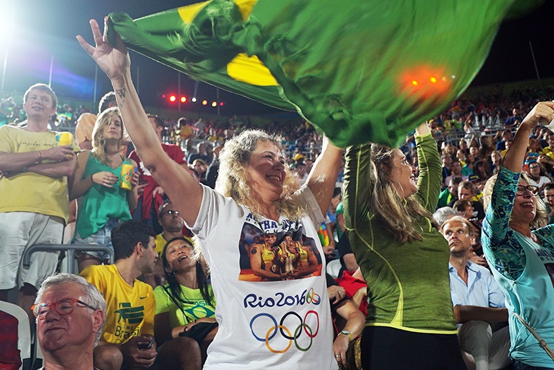 Dona Zeca, mãe da jogadora de vôlei de praia Àgatha, na final Brasil x Alemanha: “A gente, como mãe, sofre mais do que o próprio atleta”
