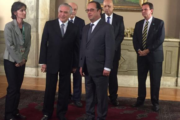 Os presidentes do Brasil, Michel Temer (interino), e da França, François Hollande, em recepção no Palácio do Itamaraty: antes de seguirem para a abertura dos Jogos no Maracanã