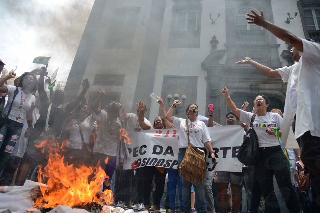 Confronto Entre Pm E Manifestantes Fecha Com Rcio No Centro Do Rio Veja Rio