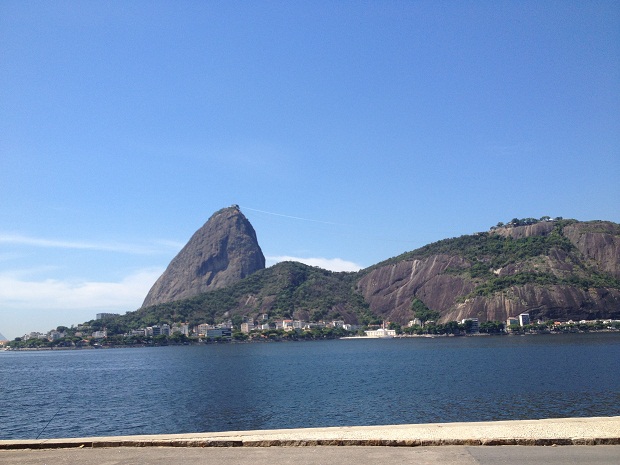 No caminho pelo Aterro até a Marina da Glória é possível ver pontos turísticos como o Pão de Açúcar.<br>