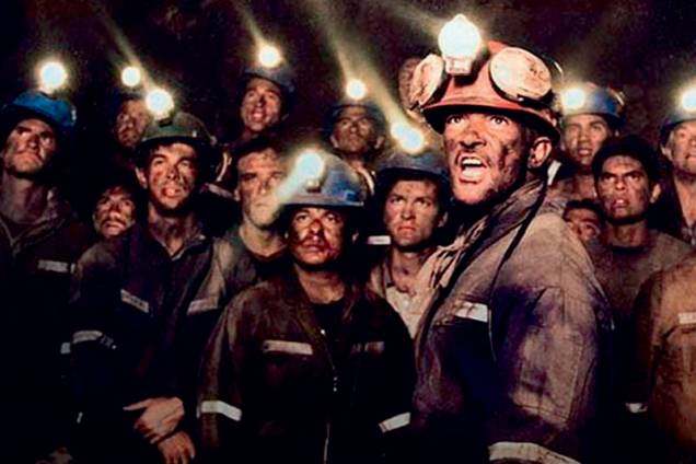 Antonio Banderas (à frente): no pelotão de mineiros de Os 33