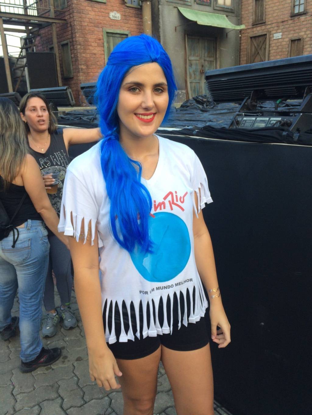 Juliana Costa: peruca azul comprada no Saara para ver a Katy Perry