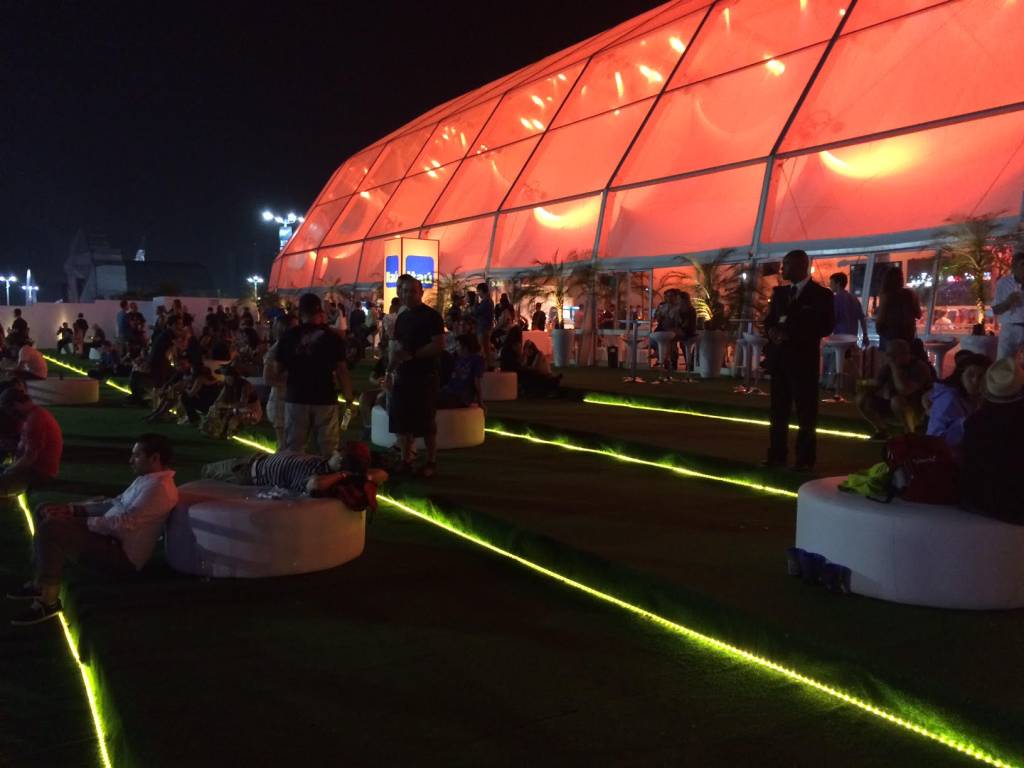 Área VIP tem serviço de beleza e entretenimento para os convidados