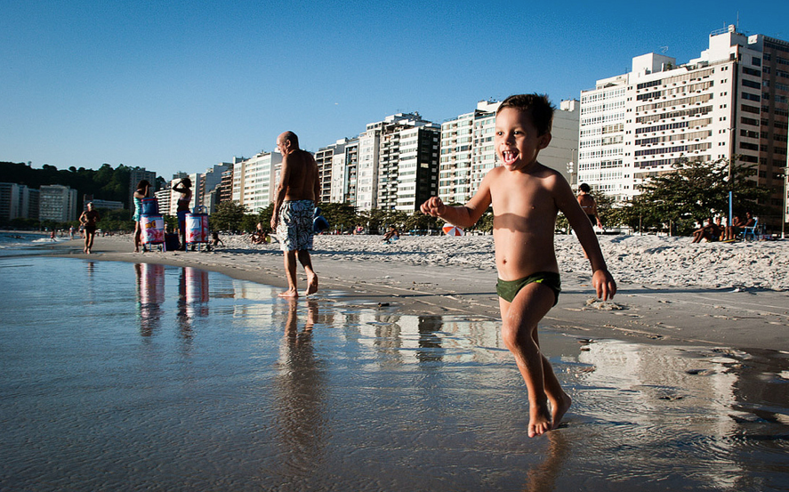 Icaraí virou Icaraíbe: praias da Baia de Guanabara têm água cristalina