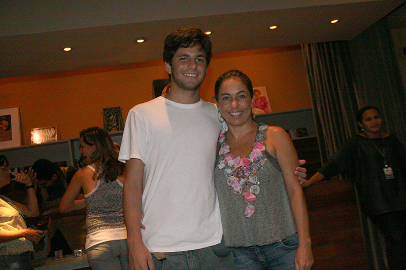 Cissa Guimarães e o filho, Rafael Mascarenhas, no show da banda Moinho, no Teatr_${42656145}