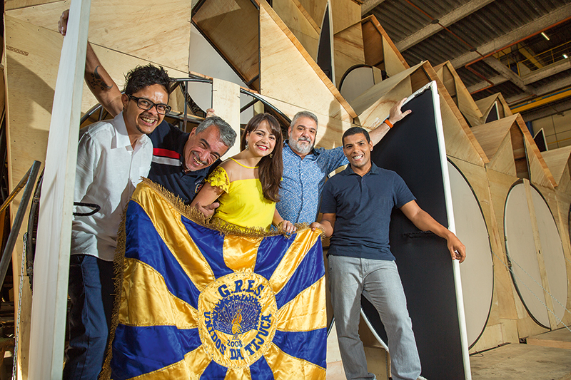 Carlos Carvalho, Hélcio Paim, Annik Salmon, Mauro Quintaes e Marcus Paulo, responsáveis pelo desfile de 2015: patrocínio europeu