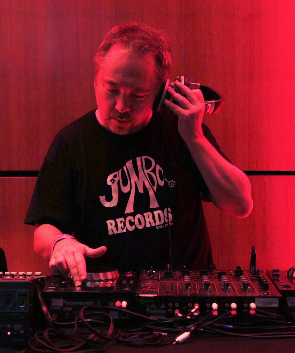DJ Mauricio Valladares