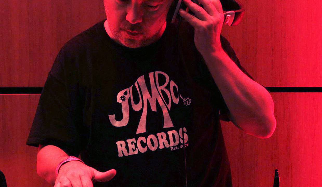 DJ Mauricio Valladares