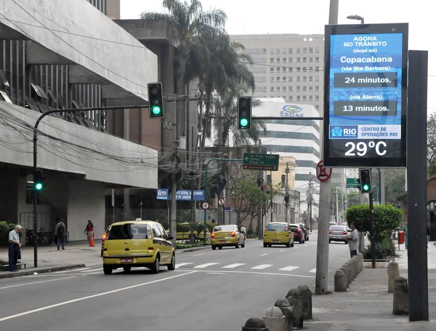 Novos relógios de rua mostram o tempo estimado dos percursos