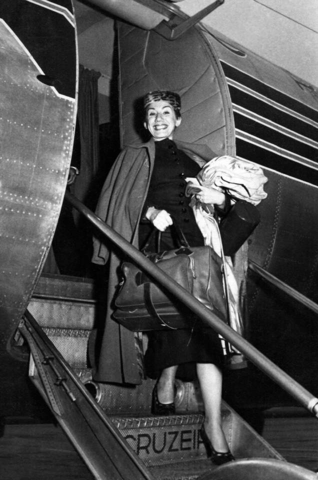 Desembarcando em Portugal, em 1957, para uma temporada no país Desembarcando em Portugal, em 1957, para uma temporada no país