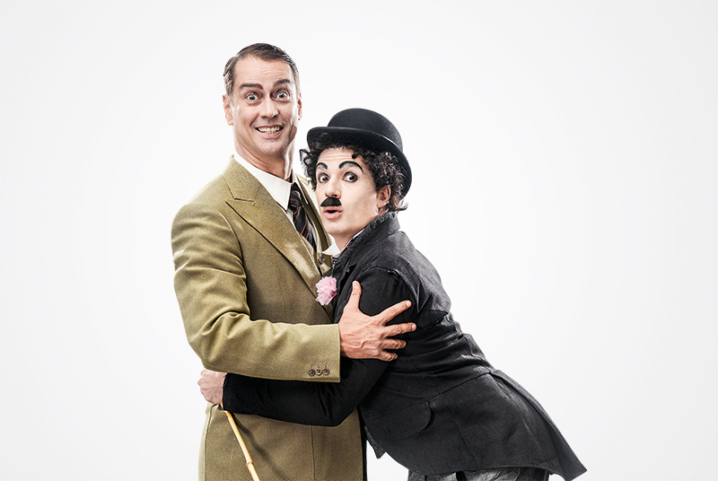 Marcello Antony e Jarbas Homem de Mello como Sydney e Charlie Chaplin