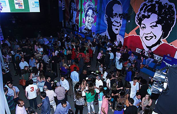 Evento reuniu convidados na quadra do Santa Marta, em Botafogo<br> Evento reuniu convidados na quadra do Santa Marta, em Botafogo<br>