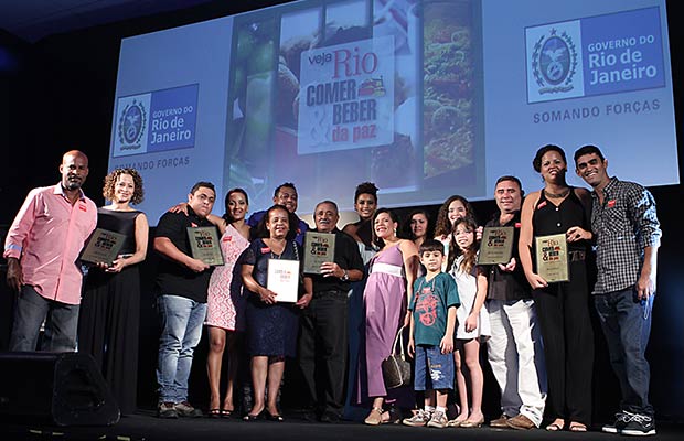 Todos os ganhadores reunidos no palco<br> Todos os ganhadores reunidos no palco<br>