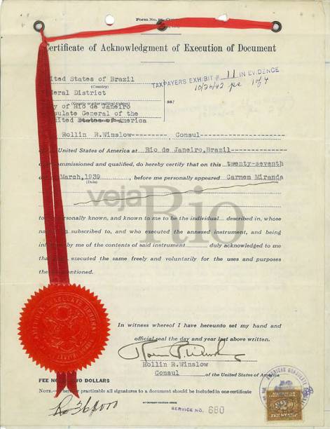 Primeiro contrato assinado por Carmen com Lee Shubert, através do consulado dos EUA, em 1939