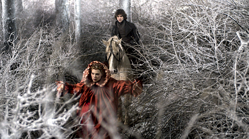 A Bela desbrava a floresta encantada: fantasia fria