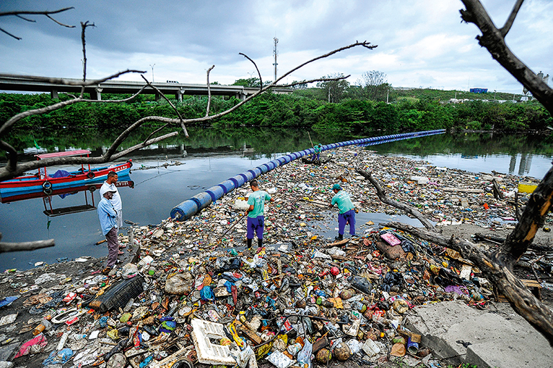 Ecobarreira na Baía de Guanabara: solução paliativa