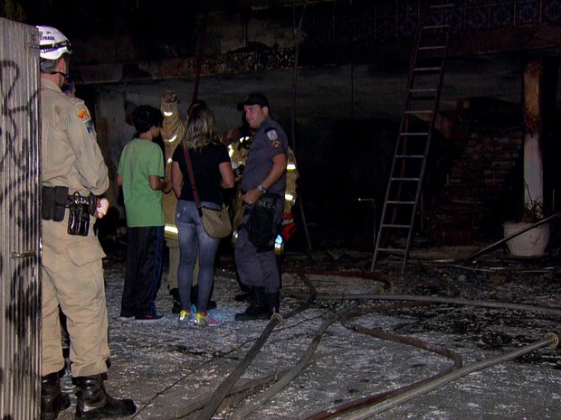 Casal morre em incêndio na Zona Oeste do Rio