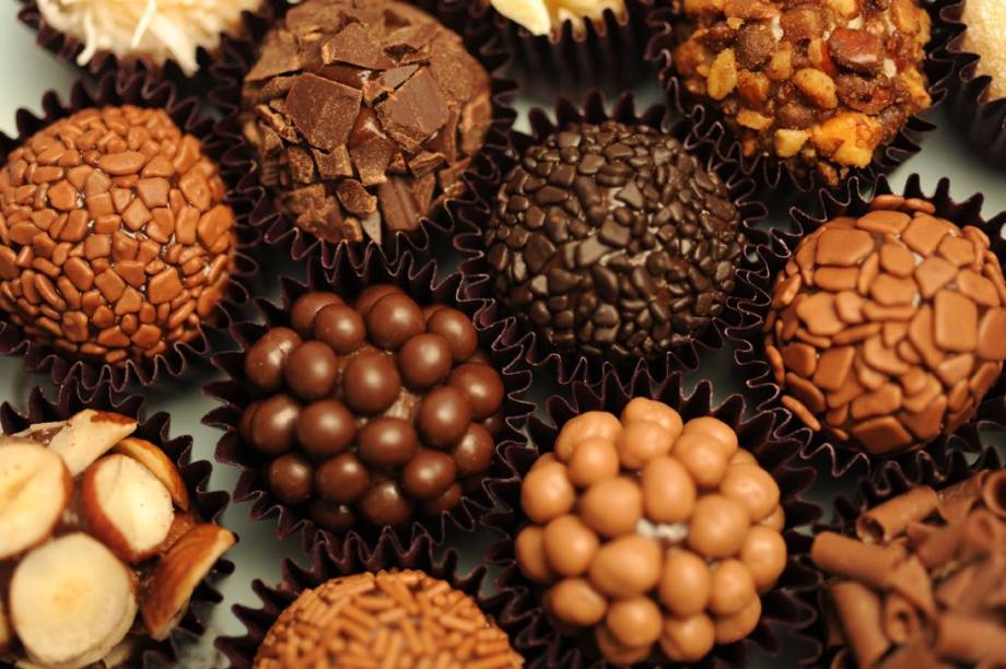 Brigadeiros Gourmet da É de chocolate