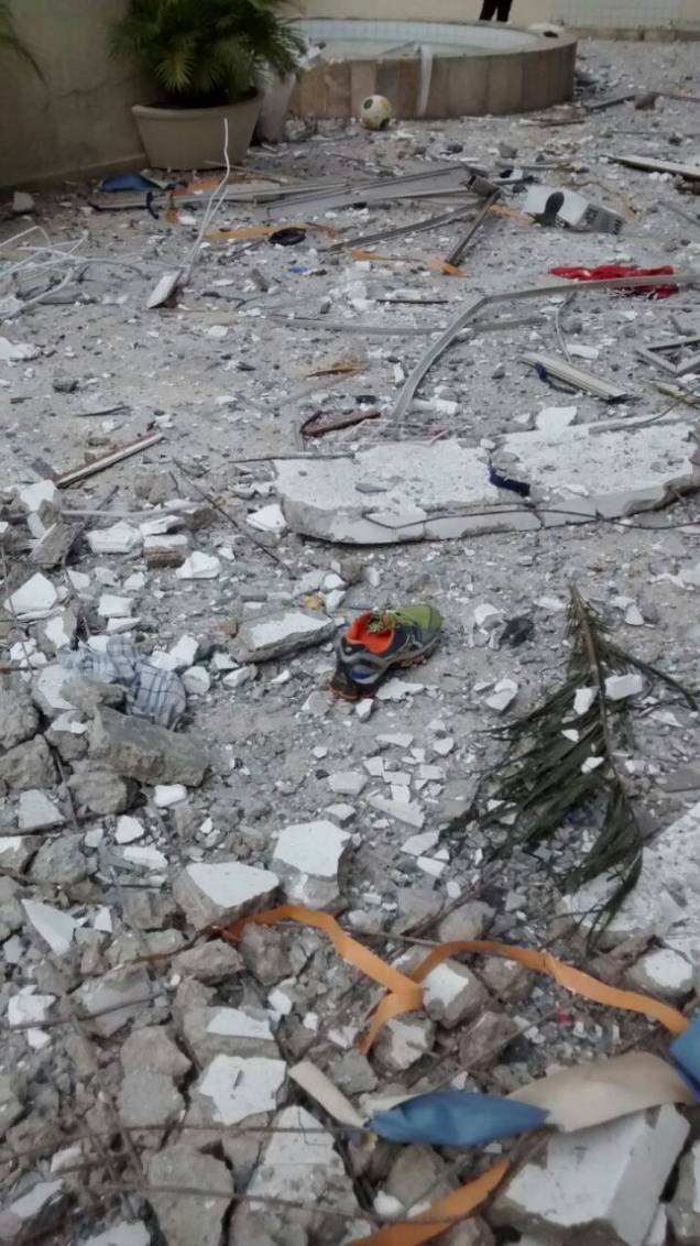 Os destroços da explosão em um prédio em São Conrado, na manhã de segunda (18)