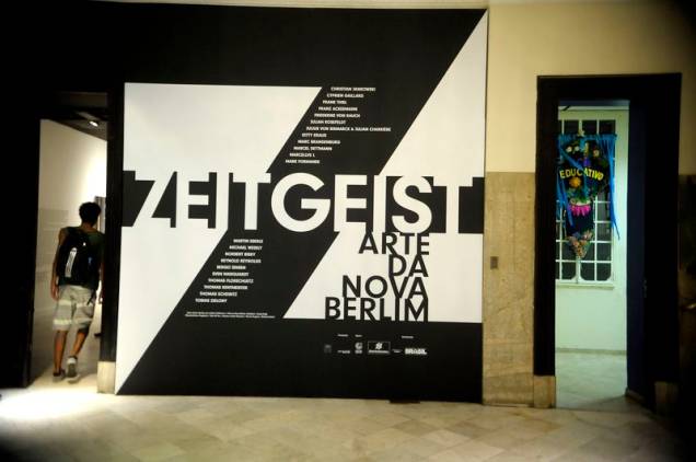 A exposição Zeitgeist: a Arte da Nova Berlim reúne trabalhos de 29 artistas contemporâneos A exposição Zeitgeist: a Arte da Nova Berlim reúne trabalhos de 29 artistas contemporâneos