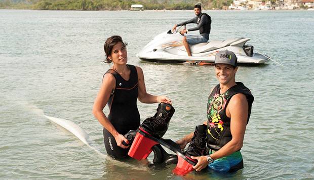 Consiste em um colete se seguran&ccedil;a e uma prancha semelhante a do wakeboard<br>