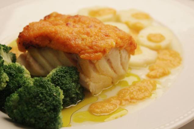 Bacalhau com broa: clássico do Antiquarius Bacalhau com broa: clássico do Antiquarius