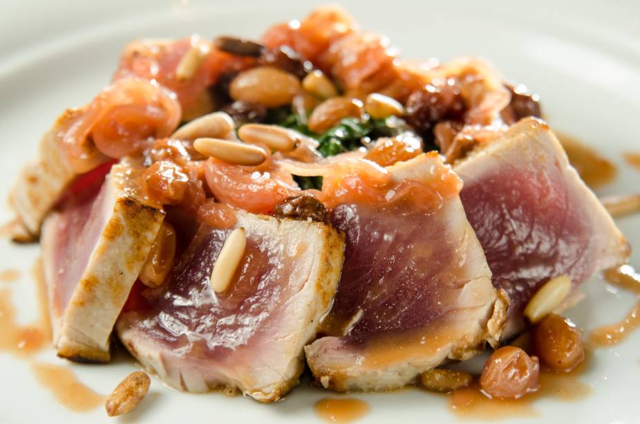Atum, espinafre e molho de limão-siciliano (R$ 108,00): no Fasano Al Mare