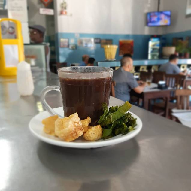 Bar da Amendoeira: chope gelado e comidas Bar da Amendoeira: chope gelado e comidas