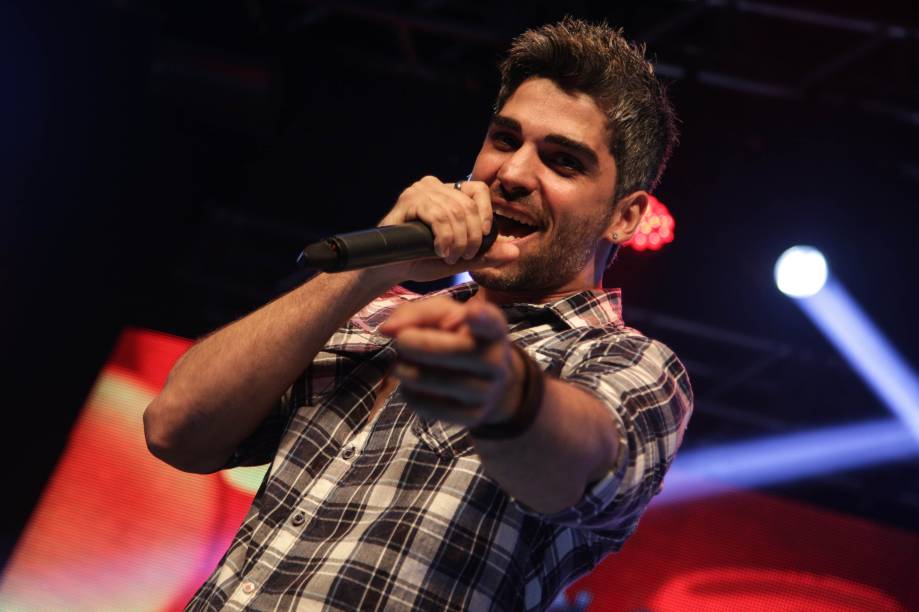 O cantor Bruno Bonatto: um ano do agito sertanejo